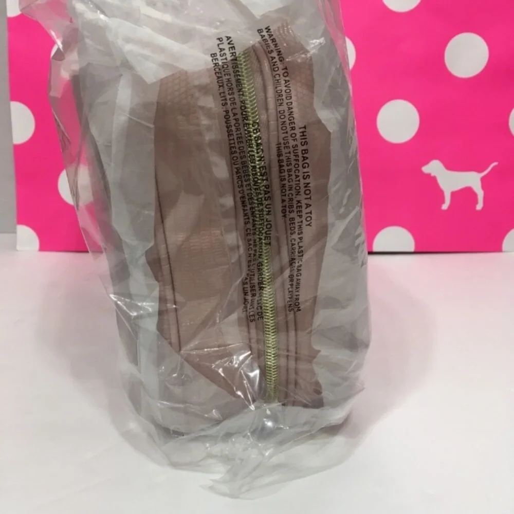 NWT VS Everything travel‎ case